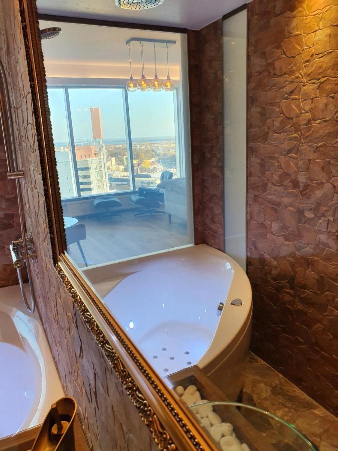Skyview Suite - Breathtaking Views From Bed And From Jacuzzi. City Center Skyscraper Upper Floors Ταλίν Εξωτερικό φωτογραφία
